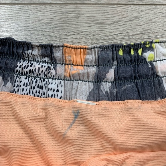 Lululemon Pleat To Street Short Mini Art Pop White Multi / Peach Fuzz - Picture 10 of 16